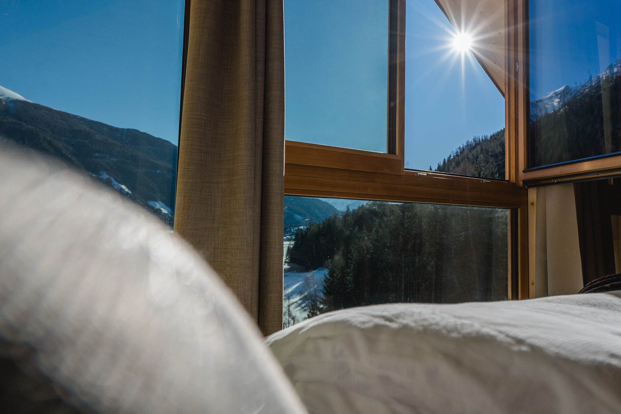 Ausblick aus dem Schlafzimmer in die Berge